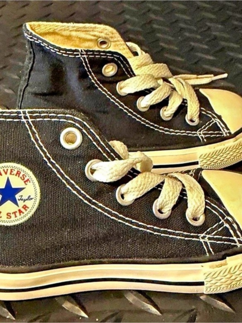 Converse Chuck Taylor All Star High Top Sneakers in Black & White Kids US 6 NWT